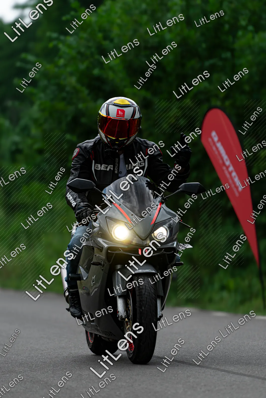 Fotografie din categoria Ride the Vibe ( Ziua 2 )